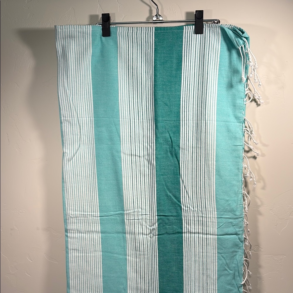 DII Turkish beach towel or blanket 100% cotton green and white 39x80ish NWOT